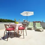 Lilly شقة