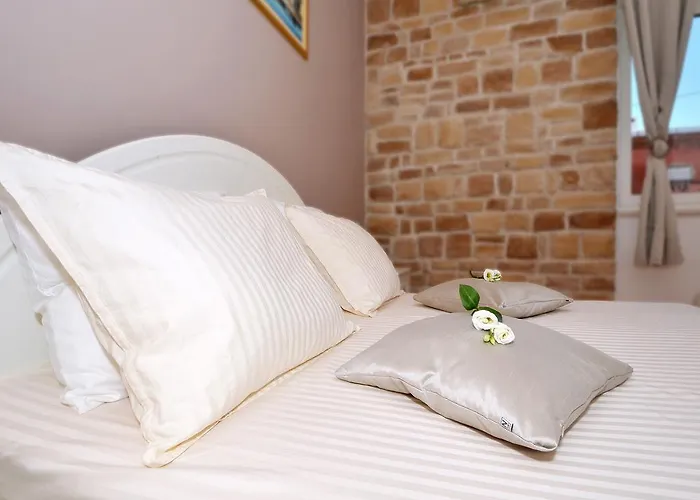 Lilly Apartment Split